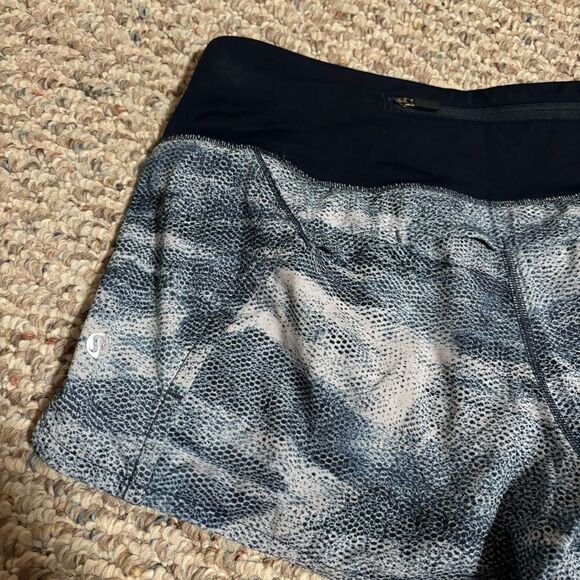 Lululemon Run Times Short II *4" Mesh Scape Multi / True Navy- Size 4 - Picture 7 of 10